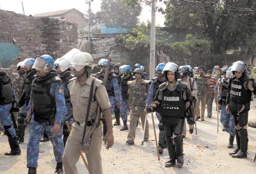 19 अक्टूबर 2011: इंडिया टुडे का नया अंक | पढ़ें इंडिया 19 अक्टूबर 2011: इंडिया टुडे का नया अंक | <a style='COLOR: #d71920' href='http://bit.ly/indiatoday-hindi-section' target='_blank'>पढ़ें इंडिया