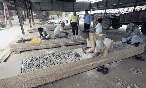 9 नवंबर 2011:तस्वीरों में देखें इंडिया टुडे | पढ़ें 9 नवंबर 2011:तस्वीरों में देखें इंडिया टुडे | <a style='COLOR: #d71920' href='http://bit.ly/indiatoday-hindi-section' target='_blank'>पढ़ें