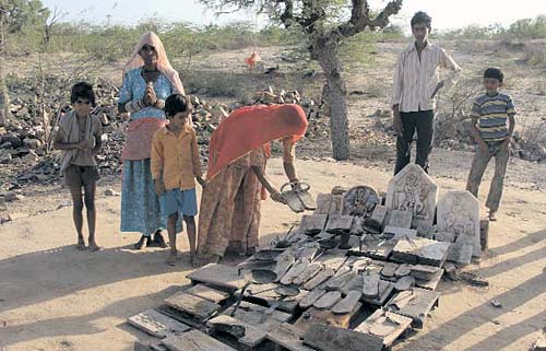 9 नवंबर 2011:तस्वीरों में देखें इंडिया टुडे | पढ़ें 9 नवंबर 2011:तस्वीरों में देखें इंडिया टुडे | <a style='COLOR: #d71920' href='http://bit.ly/indiatoday-hindi-section' target='_blank'>पढ़ें