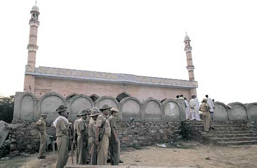 2 नवंबर 2011: देखें इंडिया टुडे का नया अंक | पढ़ें इंडिया 2 नवंबर 2011: देखें इंडिया टुडे का नया अंक | <a style='COLOR: #d71920' href='http://bit.ly/indiatoday-hindi-section' target='_blank'>पढ़ें इंडिया