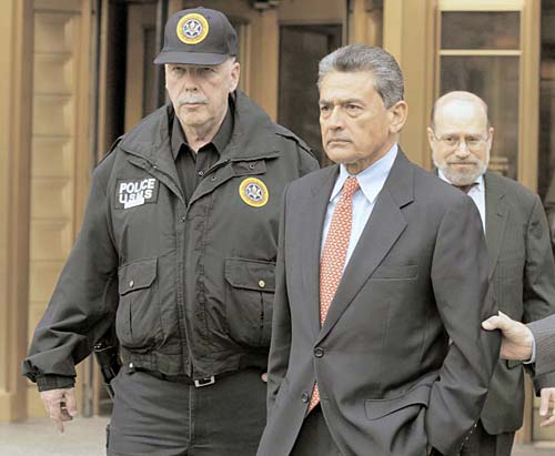 9 नवंबर 2011:तस्वीरों में देखें इंडिया टुडे | पढ़ें 9 नवंबर 2011:तस्वीरों में देखें इंडिया टुडे | <a style='COLOR: #d71920' href='http://bit.ly/indiatoday-hindi-section' target='_blank'>पढ़ें