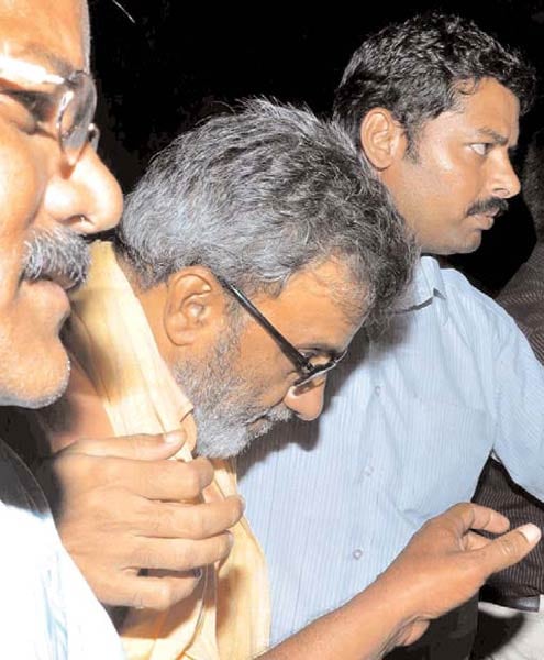 30 नवंबर 2011: तस्वीरों में देखें इंडिया टुडे | इंडिया 30 नवंबर 2011: तस्वीरों में देखें इंडिया टुडे | <a style='COLOR: #d71920' href='http://bit.ly/indiatoday-hindi-section' target='_blank'>इंडिया