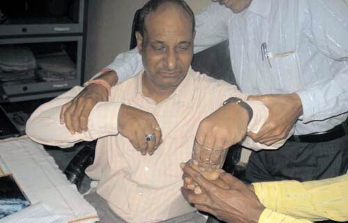 30 नवंबर 2011: तस्वीरों में देखें इंडिया टुडे | इंडिया 30 नवंबर 2011: तस्वीरों में देखें इंडिया टुडे | <a style='COLOR: #d71920' href='http://bit.ly/indiatoday-hindi-section' target='_blank'>इंडिया