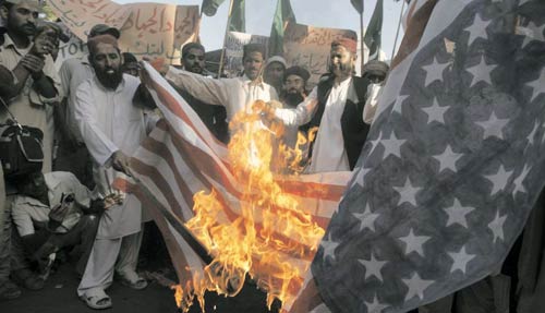 30 नवंबर 2011: तस्‍वीरों में देखें इंडिया टुडे | <a style='COLOR: #d71920' href='http://bit.ly/indiatoday-hindi-section' target='_blank'>इंडिया