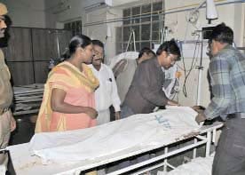 30 नवंबर 2011: तस्वीरों में देखें इंडिया टुडे | इंडिया 30 नवंबर 2011: तस्वीरों में देखें इंडिया टुडे | <a style='COLOR: #d71920' href='http://bit.ly/indiatoday-hindi-section' target='_blank'>इंडिया