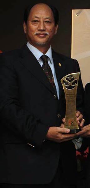 स्टेट ऑफ स्टेट्स: और पुरस्कार मिलता है.... | इंडिया स्टेट ऑफ स्टेट्स: और पुरस्कार मिलता है.... | <a style='COLOR: #d71920' href='http://bit.ly/indiatoday-hindi-section' target='_blank'>इंडिया