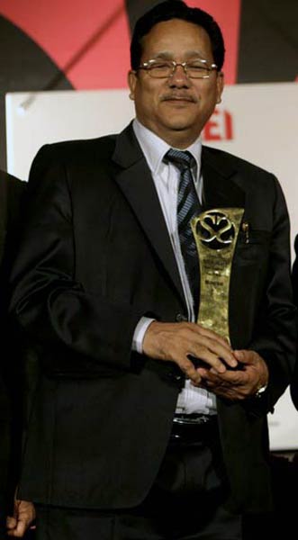 स्‍टेट ऑफ स्‍टेट्स: और पुरस्‍कार मिलता है.... | <a style='COLOR: #d71920' href='http://bit.ly/indiatoday-hindi-section' target='_blank'>इंडिया