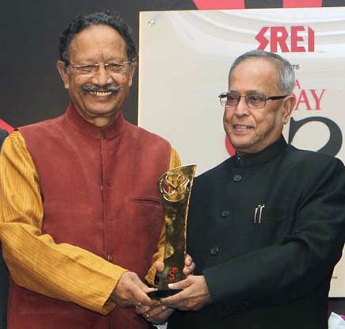 स्टेट ऑफ स्टेट्स: और पुरस्कार मिलता है.... | इंडिया स्टेट ऑफ स्टेट्स: और पुरस्कार मिलता है.... | <a style='COLOR: #d71920' href='http://bit.ly/indiatoday-hindi-section' target='_blank'>इंडिया