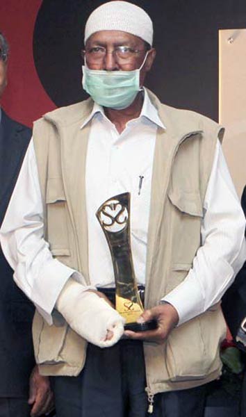 स्‍टेट ऑफ स्‍टेट्स: और पुरस्‍कार मिलता है.... | <a style='COLOR: #d71920' href='http://bit.ly/indiatoday-hindi-section' target='_blank'>इंडिया