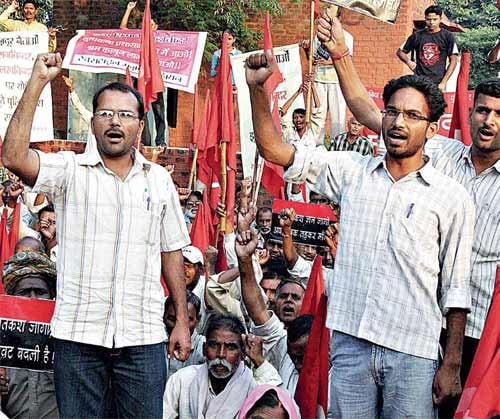 नई नस्ल के मजदूर संघ नेता | पढ़ें इंडिया नई नस्ल के मजदूर संघ नेता | <a style='COLOR: #d71920' href='http://bit.ly/indiatoday-hindi-section' target='_blank'>पढ़ें इंडिया