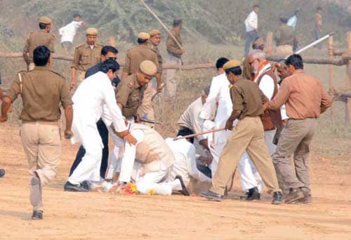 30 नवंबर 2011: तस्वीरों में देखें इंडिया टुडे | इंडिया 30 नवंबर 2011: तस्वीरों में देखें इंडिया टुडे | <a style='COLOR: #d71920' href='http://bit.ly/indiatoday-hindi-section' target='_blank'>इंडिया