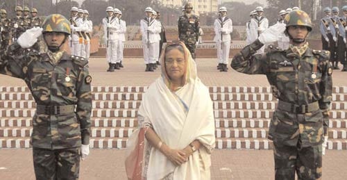 8 फरवरी 2012: तस्वीरों में इंडिया टुडे | पढ़ें इंडिया 8 फरवरी 2012: तस्वीरों में इंडिया टुडे | <a style='COLOR: #d71920' href='http://bit.ly/indiatoday-hindi-section' target='_blank'>पढ़ें इंडिया