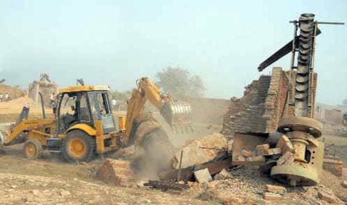 8 फरवरी 2012: तस्वीरों में इंडिया टुडे | पढ़ें इंडिया 8 फरवरी 2012: तस्वीरों में इंडिया टुडे | <a style='COLOR: #d71920' href='http://bit.ly/indiatoday-hindi-section' target='_blank'>पढ़ें इंडिया