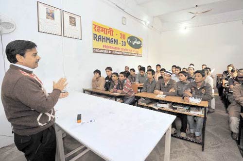 1 फरवरी 2012: तस्‍वीरों में इंडिया टुडे | <a style='COLOR: #d71920' href='http://bit.ly/indiatoday-hindi-section' target='_blank'>पढ़ें इंडिया