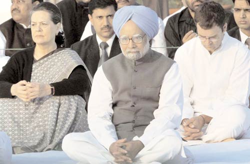 8 फरवरी 2012: तस्‍वीरों में इंडिया टुडे | <a style='COLOR: #d71920' href='http://bit.ly/indiatoday-hindi-section' target='_blank'>पढ़ें इंडिया