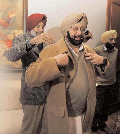 1 फरवरी 2012: तस्वीरों में इंडिया टुडे | पढ़ें इंडिया 1 फरवरी 2012: तस्वीरों में इंडिया टुडे | <a style='COLOR: #d71920' href='http://bit.ly/indiatoday-hindi-section' target='_blank'>पढ़ें इंडिया