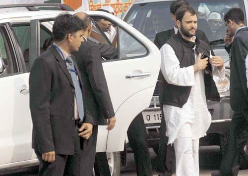 25 जनवरी 2012: तस्वीरों में देखें इंडिया टुडे | इंडिया 25 जनवरी 2012: तस्वीरों में देखें इंडिया टुडे | <a style='COLOR: #d71920' href='http://bit.ly/indiatoday-hindi-section' target='_blank'>इंडिया