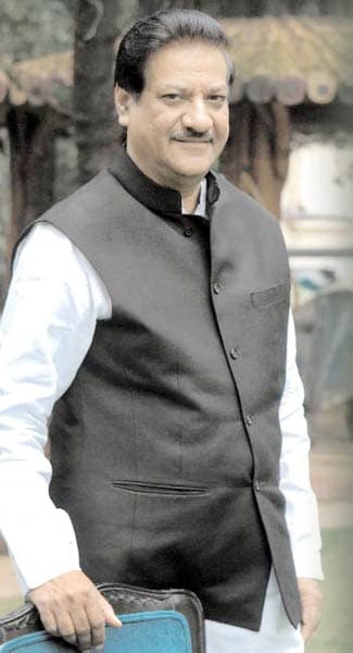 8 फरवरी 2012: तस्वीरों में इंडिया टुडे | पढ़ें इंडिया 8 फरवरी 2012: तस्वीरों में इंडिया टुडे | <a style='COLOR: #d71920' href='http://bit.ly/indiatoday-hindi-section' target='_blank'>पढ़ें इंडिया