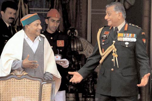 1 फरवरी 2012: तस्वीरों में इंडिया टुडे | पढ़ें इंडिया 1 फरवरी 2012: तस्वीरों में इंडिया टुडे | <a style='COLOR: #d71920' href='http://bit.ly/indiatoday-hindi-section' target='_blank'>पढ़ें इंडिया