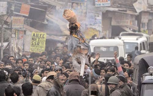 1 फरवरी 2012: तस्वीरों में इंडिया टुडे | पढ़ें इंडिया 1 फरवरी 2012: तस्वीरों में इंडिया टुडे | <a style='COLOR: #d71920' href='http://bit.ly/indiatoday-hindi-section' target='_blank'>पढ़ें इंडिया