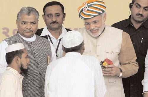 1 फरवरी 2012: तस्वीरों में इंडिया टुडे | पढ़ें इंडिया 1 फरवरी 2012: तस्वीरों में इंडिया टुडे | <a style='COLOR: #d71920' href='http://bit.ly/indiatoday-hindi-section' target='_blank'>पढ़ें इंडिया