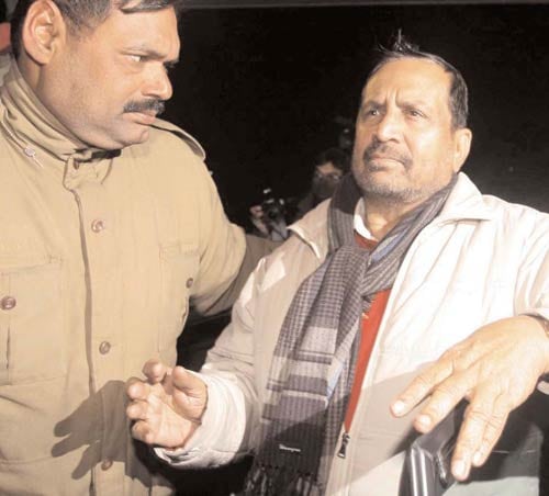 8 फरवरी 2012: तस्वीरों में इंडिया टुडे | पढ़ें इंडिया 8 फरवरी 2012: तस्वीरों में इंडिया टुडे | <a style='COLOR: #d71920' href='http://bit.ly/indiatoday-hindi-section' target='_blank'>पढ़ें इंडिया