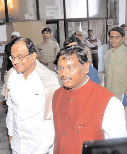 29 फरवरी 2012: तस्वीरों में इंडिया टुडे | पढ़ें इंडिया 29 फरवरी 2012: तस्वीरों में इंडिया टुडे | <a style='COLOR: #d71920' href='http://bit.ly/indiatoday-hindi-section' target='_blank'>पढ़ें इंडिया