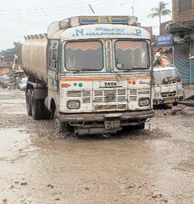 29 फरवरी 2012: तस्वीरों में इंडिया टुडे | पढ़ें इंडिया 29 फरवरी 2012: तस्वीरों में इंडिया टुडे | <a style='COLOR: #d71920' href='http://bit.ly/indiatoday-hindi-section' target='_blank'>पढ़ें इंडिया