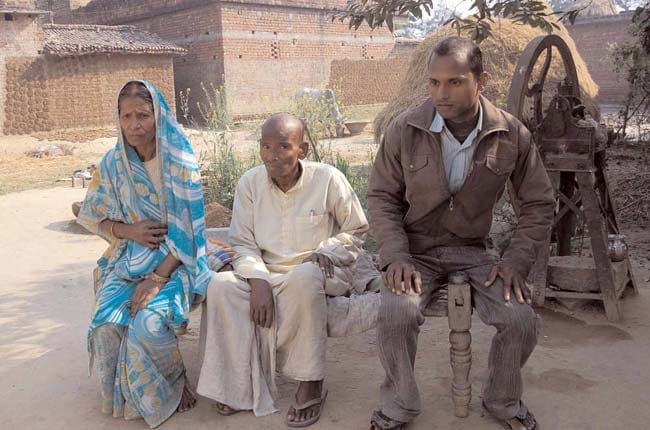 29 फरवरी 2012: तस्वीरों में इंडिया टुडे | पढ़ें इंडिया 29 फरवरी 2012: तस्वीरों में इंडिया टुडे | <a style='COLOR: #d71920' href='http://bit.ly/indiatoday-hindi-section' target='_blank'>पढ़ें इंडिया
