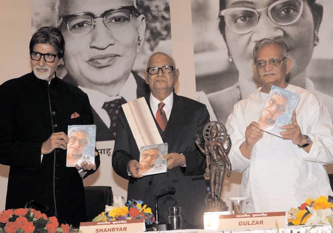 29 फरवरी 2012: तस्वीरों में इंडिया टुडे | पढ़ें इंडिया 29 फरवरी 2012: तस्वीरों में इंडिया टुडे | <a style='COLOR: #d71920' href='http://bit.ly/indiatoday-hindi-section' target='_blank'>पढ़ें इंडिया
