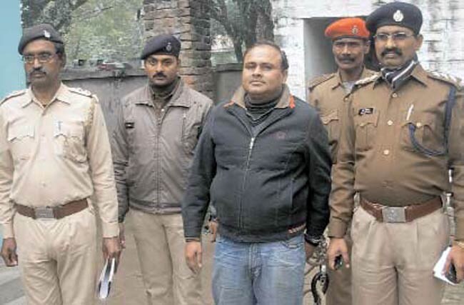 22 फरवरी 2012: तस्वीरों में इंडिया टुडे | पढ़ें इंडिया 22 फरवरी 2012: तस्वीरों में इंडिया टुडे | <a style='COLOR: #d71920' href='http://bit.ly/indiatoday-hindi-section' target='_blank'>पढ़ें इंडिया