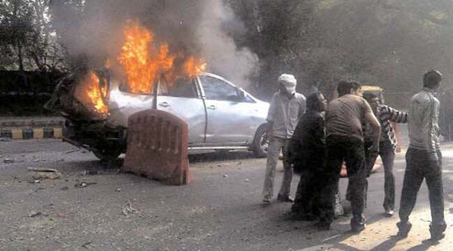 29 फरवरी 2012: तस्वीरों में इंडिया टुडे | पढ़ें इंडिया 29 फरवरी 2012: तस्वीरों में इंडिया टुडे | <a style='COLOR: #d71920' href='http://bit.ly/indiatoday-hindi-section' target='_blank'>पढ़ें इंडिया