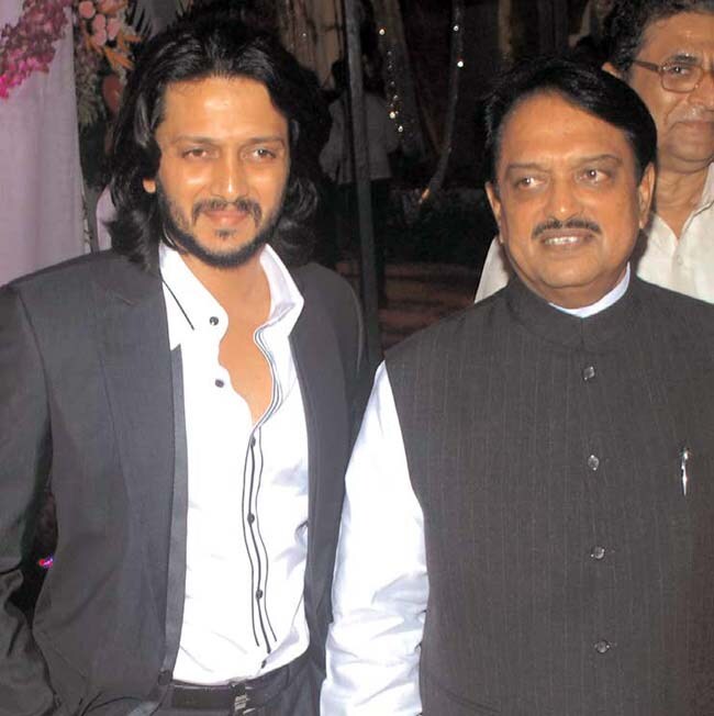29 फरवरी 2012: तस्वीरों में इंडिया टुडे | पढ़ें इंडिया 29 फरवरी 2012: तस्वीरों में इंडिया टुडे | <a style='COLOR: #d71920' href='http://bit.ly/indiatoday-hindi-section' target='_blank'>पढ़ें इंडिया