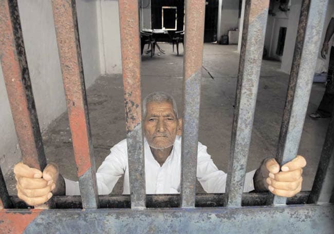 22 फरवरी 2012: तस्वीरों में इंडिया टुडे | पढ़ें इंडिया 22 फरवरी 2012: तस्वीरों में इंडिया टुडे | <a style='COLOR: #d71920' href='http://bit.ly/indiatoday-hindi-section' target='_blank'>पढ़ें इंडिया