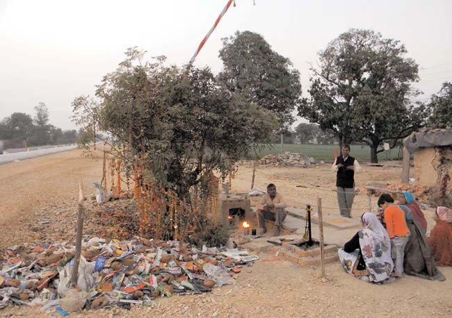 29 फरवरी 2012: तस्वीरों में इंडिया टुडे | पढ़ें इंडिया 29 फरवरी 2012: तस्वीरों में इंडिया टुडे | <a style='COLOR: #d71920' href='http://bit.ly/indiatoday-hindi-section' target='_blank'>पढ़ें इंडिया