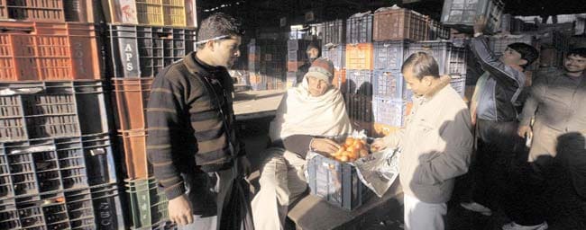 29 फरवरी 2012: तस्वीरों में इंडिया टुडे | पढ़ें इंडिया 29 फरवरी 2012: तस्वीरों में इंडिया टुडे | <a style='COLOR: #d71920' href='http://bit.ly/indiatoday-hindi-section' target='_blank'>पढ़ें इंडिया