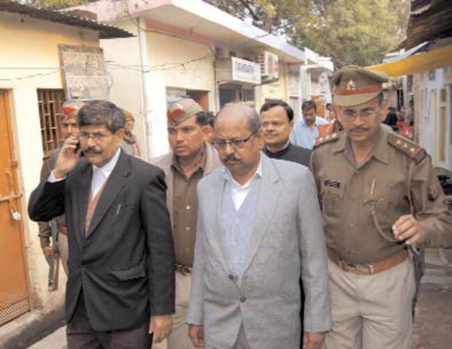 29 फरवरी 2012: तस्वीरों में इंडिया टुडे | पढ़ें इंडिया 29 फरवरी 2012: तस्वीरों में इंडिया टुडे | <a style='COLOR: #d71920' href='http://bit.ly/indiatoday-hindi-section' target='_blank'>पढ़ें इंडिया