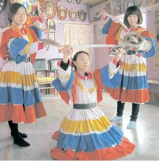 07 मार्च 2012: तस्वीरों में इंडिया टुडे | पढ़ें इंडिया 07 मार्च 2012: तस्वीरों में इंडिया टुडे | <a style='COLOR: #d71920' href='http://bit.ly/indiatoday-hindi-section' target='_blank'>पढ़ें इंडिया