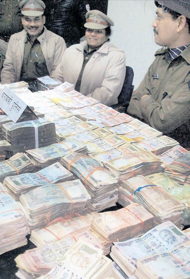 07 मार्च 2012: तस्वीरों में इंडिया टुडे | पढ़ें इंडिया 07 मार्च 2012: तस्वीरों में इंडिया टुडे | <a style='COLOR: #d71920' href='http://bit.ly/indiatoday-hindi-section' target='_blank'>पढ़ें इंडिया