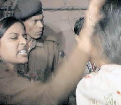 07 मार्च 2012: तस्वीरों में इंडिया टुडे | पढ़ें इंडिया 07 मार्च 2012: तस्वीरों में इंडिया टुडे | <a style='COLOR: #d71920' href='http://bit.ly/indiatoday-hindi-section' target='_blank'>पढ़ें इंडिया