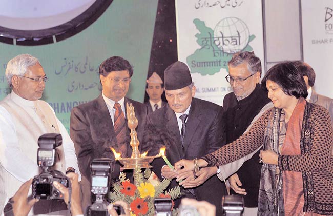 07 मार्च 2012: तस्वीरों में इंडिया टुडे | पढ़ें इंडिया 07 मार्च 2012: तस्वीरों में इंडिया टुडे | <a style='COLOR: #d71920' href='http://bit.ly/indiatoday-hindi-section' target='_blank'>पढ़ें इंडिया