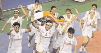 21 मार्च 2012: तस्वीरों में इंडिया टुडे | पढ़ें इंडिया 21 मार्च 2012: तस्वीरों में इंडिया टुडे | <a style='COLOR: #d71920' href='http://bit.ly/indiatoday-hindi-section' target='_blank'>पढ़ें इंडिया