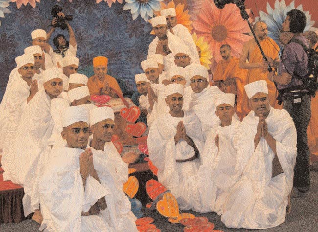 04 अप्रैल 2012: तस्‍वीरों में इंडिया टुडे | <a style='COLOR: #d71920' href='http://bit.ly/indiatoday-hindi-section' target='_blank'>पढ़ें इंडिया