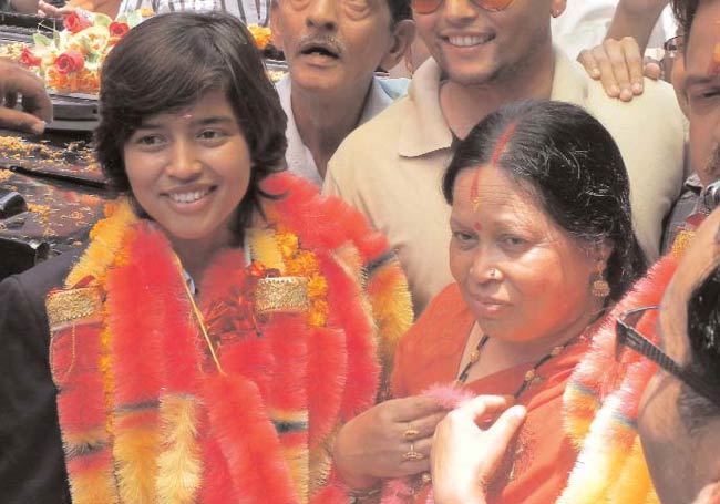 04 अप्रैल 2012: तस्‍वीरों में इंडिया टुडे | <a style='COLOR: #d71920' href='http://bit.ly/indiatoday-hindi-section' target='_blank'>पढ़ें इंडिया