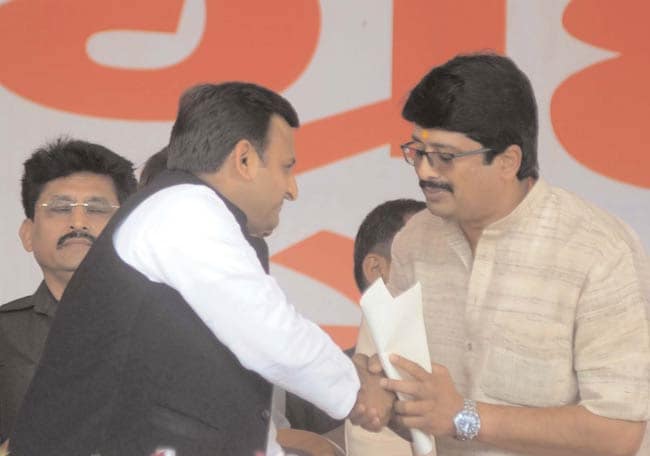 04 अप्रैल 2012: तस्वीरों में इंडिया टुडे | पढ़ें इंडिया 04 अप्रैल 2012: तस्वीरों में इंडिया टुडे | <a style='COLOR: #d71920' href='http://bit.ly/indiatoday-hindi-section' target='_blank'>पढ़ें इंडिया