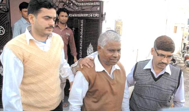 14 मार्च 2012: तस्वीरों में इंडिया टुडे | पढ़ें इंडिया 14 मार्च 2012: तस्वीरों में इंडिया टुडे | <a style='COLOR: #d71920' href='http://bit.ly/indiatoday-hindi-section' target='_blank'>पढ़ें इंडिया