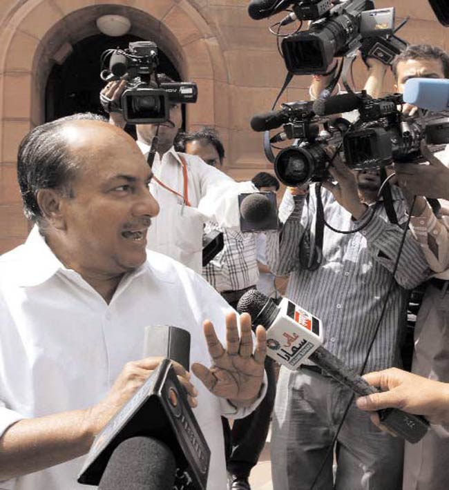 11 अप्रैल 2012: तस्‍वीरों में इंडिया टुडे | <a style='COLOR: #d71920' href='http://bit.ly/indiatoday-hindi-section' target='_blank'>पढ़ें इंडिया