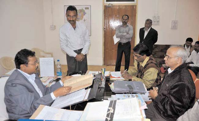 11 अप्रैल 2012: तस्वीरों में इंडिया टुडे | पढ़ें इंडिया 11 अप्रैल 2012: तस्वीरों में इंडिया टुडे | <a style='COLOR: #d71920' href='http://bit.ly/indiatoday-hindi-section' target='_blank'>पढ़ें इंडिया