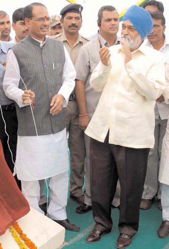 11 अप्रैल 2012: तस्वीरों में इंडिया टुडे | पढ़ें इंडिया 11 अप्रैल 2012: तस्वीरों में इंडिया टुडे | <a style='COLOR: #d71920' href='http://bit.ly/indiatoday-hindi-section' target='_blank'>पढ़ें इंडिया