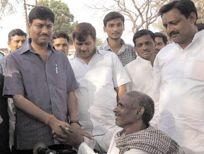 11 अप्रैल 2012: तस्‍वीरों में इंडिया टुडे | <a style='COLOR: #d71920' href='http://bit.ly/indiatoday-hindi-section' target='_blank'>पढ़ें इंडिया